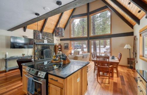 Black Butte Ranch House | Spring Home 6 - Cozy 4BR Cabin in Black Butte Ranch w Fireplace