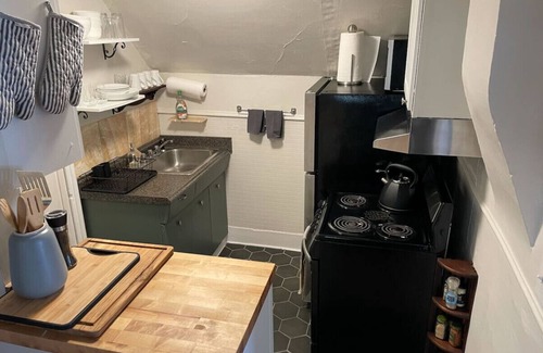Old North End House | *Spring Promotion* 1BD near downtown + waterfront!