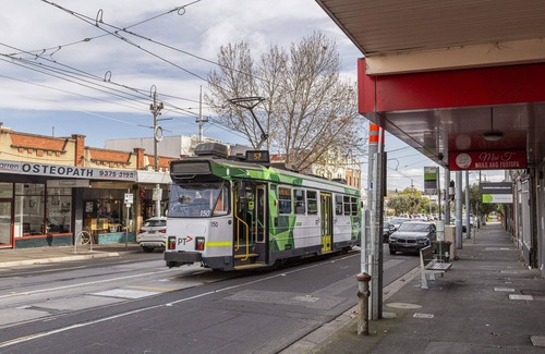 Moonee Ponds Apartment | Spring Racing here you come!
