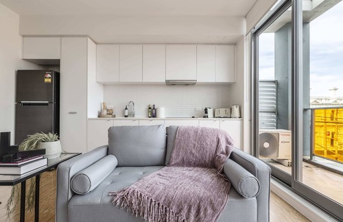 Moonee Ponds Apartment | Spring Racing here you come!