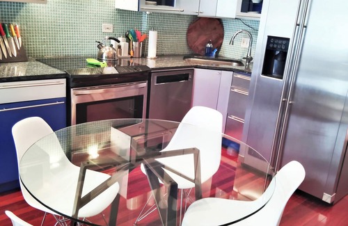 West Town Apartment | SPRING SPECIAL, family & pet friendly! Visit me March-April '25!