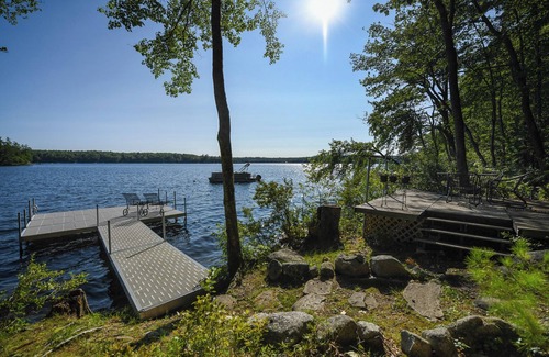 Harrison House | * SPRING SPECIAL * Spacious 4-bedroom home w/sunset views over Long Lake!