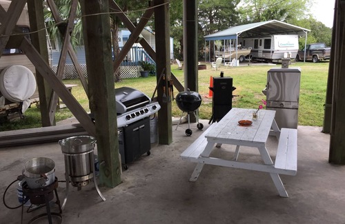 Perry House | Spring Warrior Fish Camp Studio Room, Located On the Gulf of Mexico