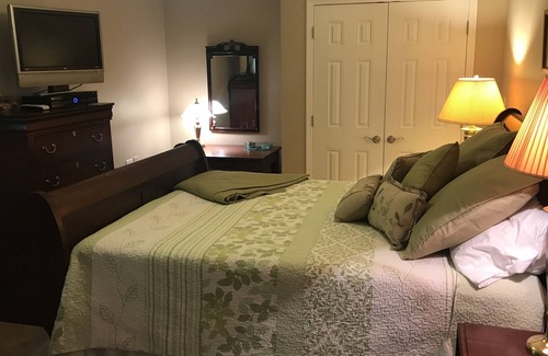 New Lisbon House | Springport Guesthouse at Lake Lillidel.