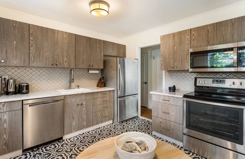 Clearwater Beach House | Springs Charming Capehouse