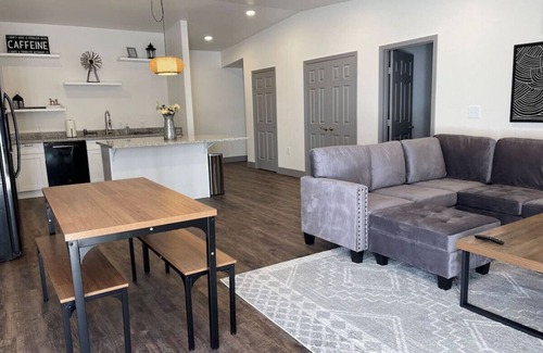 Buffalo Springs Condo | Springs Ridge B -3BR/2BA -Lakeside Condo! Sleeps 8