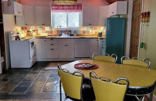 Lion's Head Cottage | Spry Church Cozy Cottage