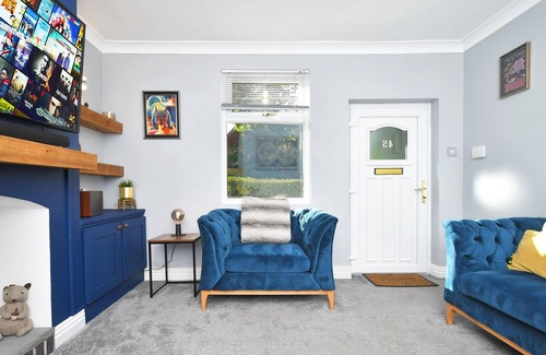 Stoke-on-Trent House | Squirrel Cottage by YourStays