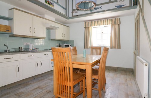Gorran Cottage | SQUIRRELS DRAY, pet friendly, with hot tub in Gorran Haven
