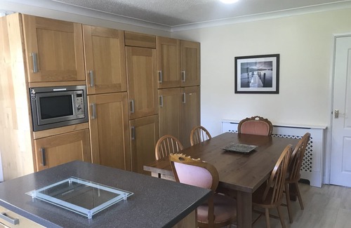 Saundersfoot House | Squirrels Rest comfortable home 3 min drive to Saundersfoot Beach sleeps 8