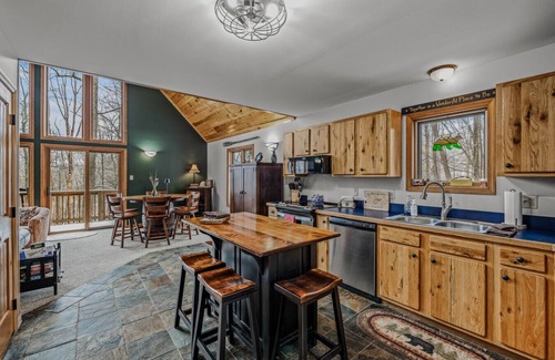 Berkeley Springs House | Sqyrls Nest - hot tub, pets, fire pit, game room, grill, wifi, view