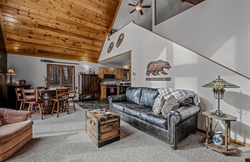 Berkeley Springs House | Sqyrls Nest - hot tub, pets, fire pit, game room, grill, wifi, view