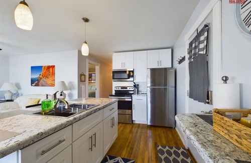 Munising Apartment | SSVR3-Cute 2nd Floor Apartment in Munising with a Balcony and Grill