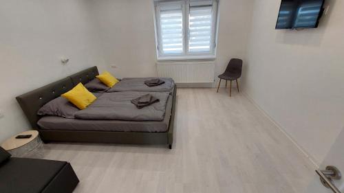 Vasarosnameny Apartment | Stílus Apartman