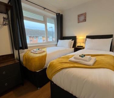 Portswood Apartment | St Denys 2 bedroom flat, Convenient location next to station, Great for contractors