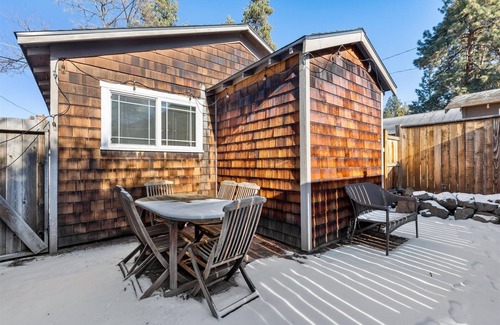 Old Bend House | St. Helens Place Bungalow | Old Bend | Pet friendly (dog)