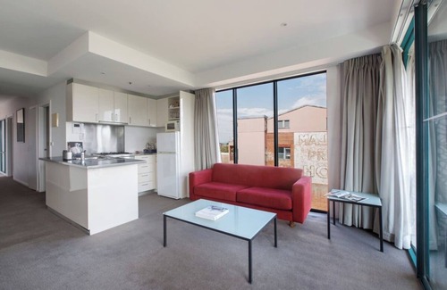 St Kilda Apartment | St Kilda Sands Stroll to the Beach and Esplanade