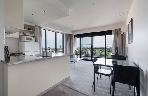 St Kilda Apartment | St Kilda Sands Stroll to the Beach and Esplanade