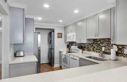 Meadows House | St Kitts - Downtown Waterfront Penthouse Pool Dock Parking