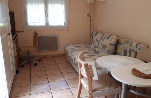 Saint-Marc-sur-Mer Apartment | St. marc sur mer, in a wooded garden, pleasant studio for 2 people