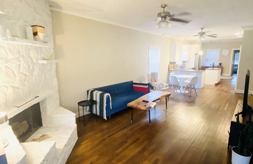 Tobin Hill House | St. Mary's strip cottage walking distance to Pearl