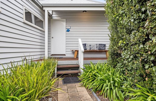 Sorrento Cottage | ST PAULS PINK BAYSIDE SELF CONTAINED COTTAGE IN SORRENTO