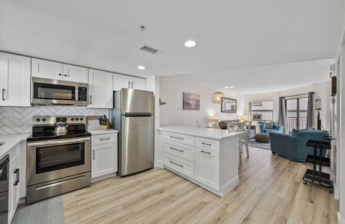 Belle Vista Condo | St. Pete Beachfront | Luxury Oasis