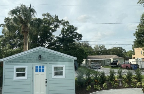 St. Petersburg - Clearwater Cottage | St Pete/gulfport Tiny little small home
