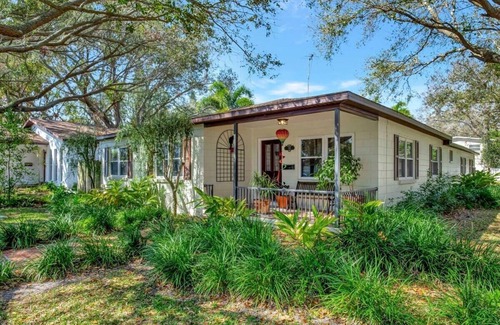 Fossil Park House | St Pete Hideaway w/Pool- Pet friendly