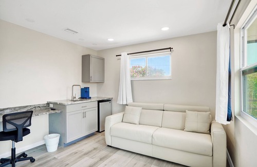 St. Pete Beach House | St Pete Upham Beach Private Boutique Pool