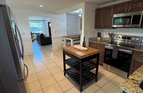 St. Petersburg - Clearwater House | St. Petersburg Charming Family Home w/Private Pool, Gym, Smart TV, King Bed