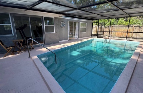 St. Petersburg - Clearwater House | St. Petersburg Charming Family Home w/Private Pool, Gym, Smart TV, King Bed