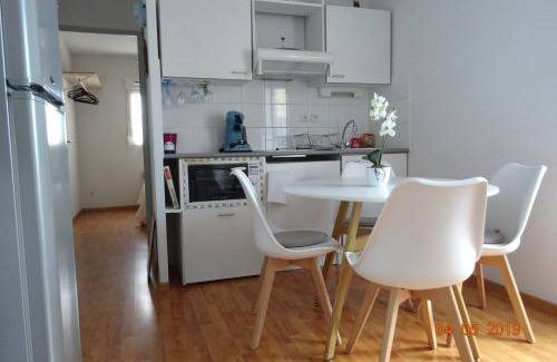 Saint-Pierre-la-Mer Apartment | St Pierre La Mer, VUE SUR MER, Quartier calme, T2