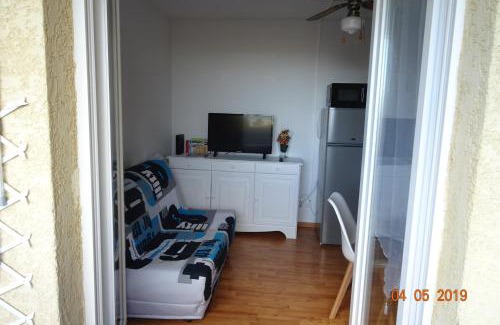 Saint-Pierre-la-Mer Apartment | St Pierre La Mer, VUE SUR MER, Quartier calme, T2