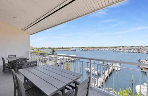 Meadows House | St Thomas - Waterfront Penthouse sleeps 16 w Pool & Boat Dock