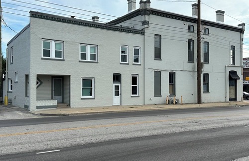 Babe Denny House | Stadium Stay #3, Walk to Lucas oil Stadium and convention center, free parking.