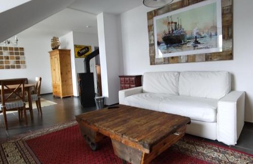 Neumuhlen-Dietrichsdorf Apartment | Stadtvilla