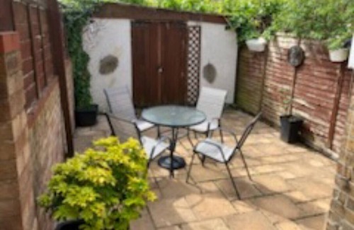 Stamford House | Stamford 2 Bed Terraced House Holiday Or Work