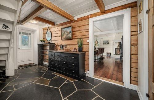 Skeikampen Villa | Stamp and sauna! Small farm with fantastic view!