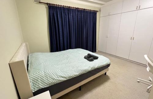 Rydalmere House | Standard Queen Room in Two Story House - R1