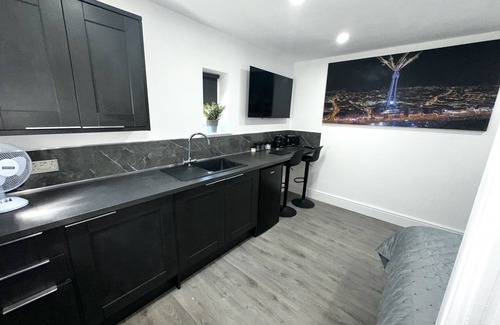 South Shore Apartment | Standard suite with spa bath