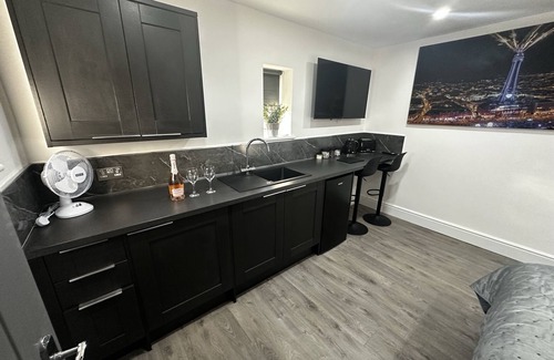 South Shore Apartment | Standard suite with spa bath