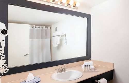 Las Vegas Hotel | Standard Two Queen at OYO Las Vegas Hotel