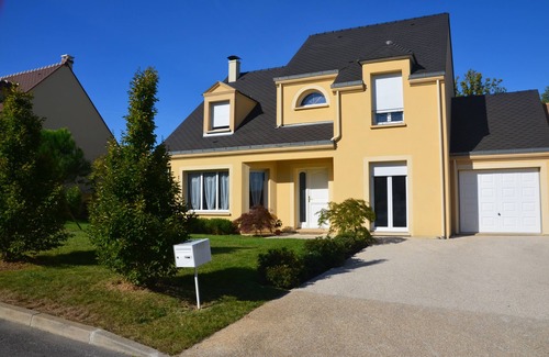 Esbly Villa | STANDING VILLA 140 M2 5 MIN FROM DISNEYLAND PARIS