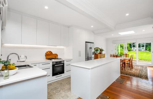 Newport House | Stanley Beach Pad - 5 mins to beach