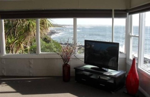 Cowrie Point House | Stanley View Beach House