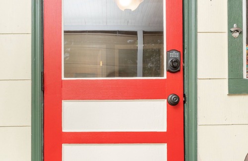 Gulfport Cottage | Star Cottage at Stetson is a cozy and quaint cottage in Gulfport