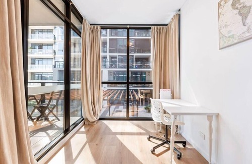 Adelaide Central Business District Apartment | Star of Central Franklin/Gym/Swimming Pool/NBN
