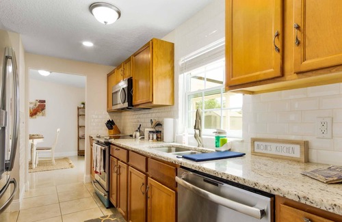 Sandalwood House | ~Star-Spangled Stay Sleeps 9 Mayo Clinic & Beach~