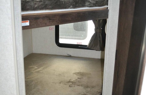 Oshkosh RV Rental | Starcraft AutumnRidge Camper